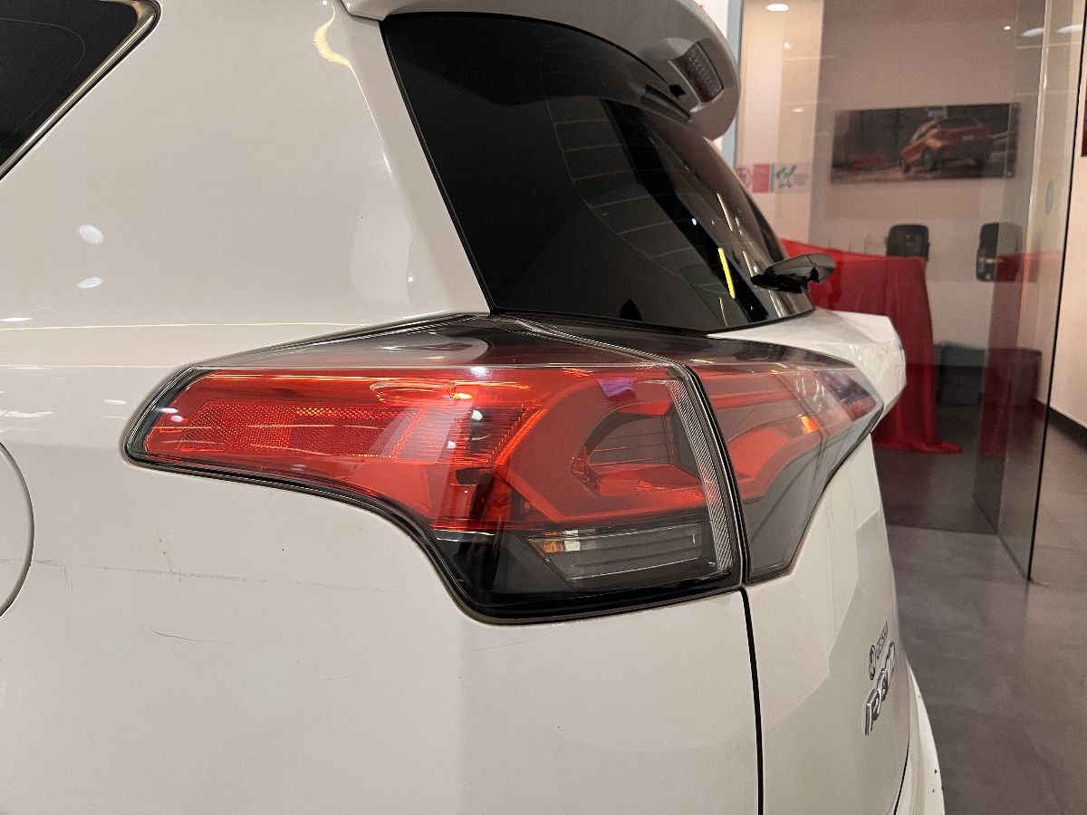 2018 Toyota RAV4 5p LE L4/2.5 Aut