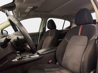 2022 Nissan Sentra 4p SR Bi-tono L4/2.0 Aut