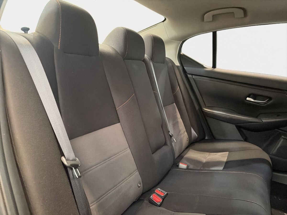 2022 Nissan Sentra 4p SR Bi-tono L4/2.0 Aut