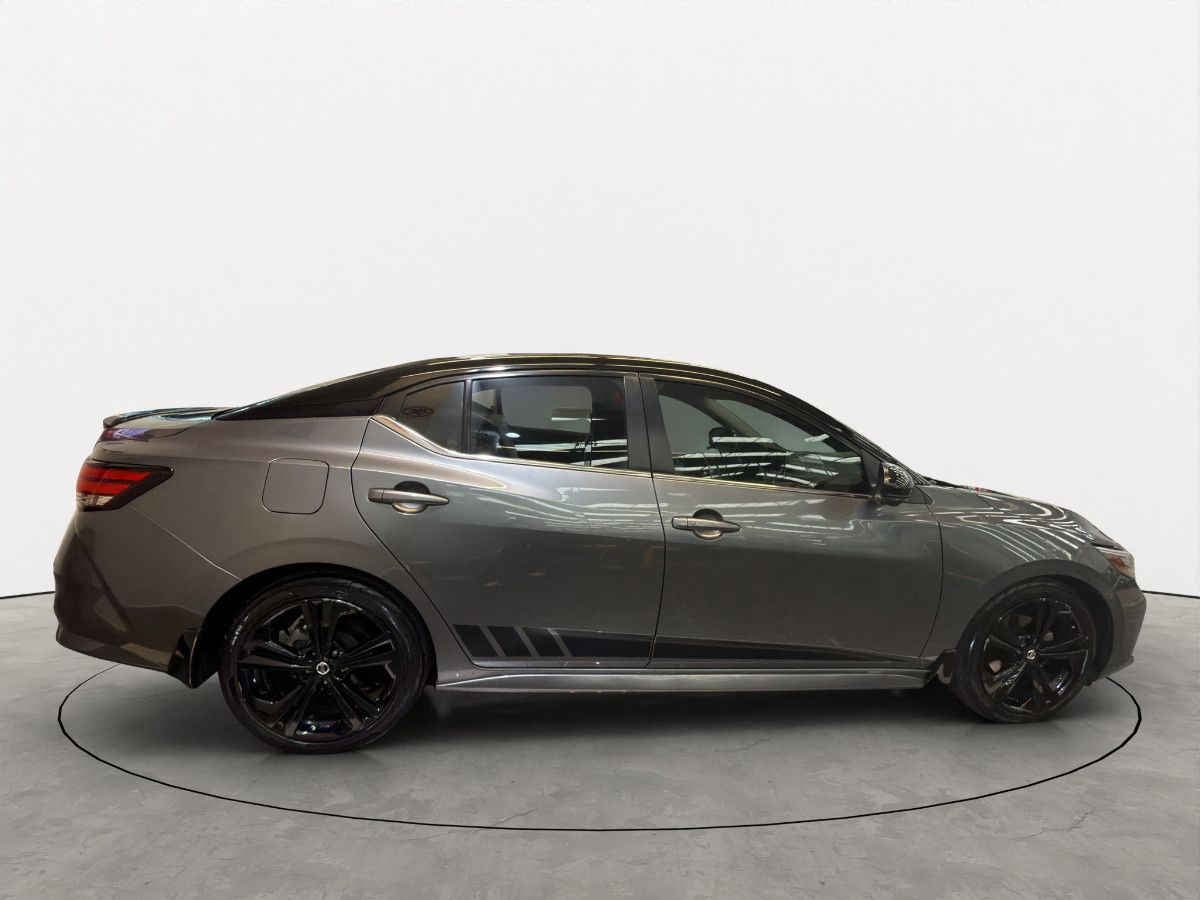2022 Nissan Sentra 4p SR Bi-tono L4/2.0 Aut