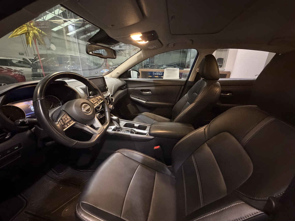 2024 Nissan Sentra 4p SR Platinum Bi-tono L4/2.0 Aut