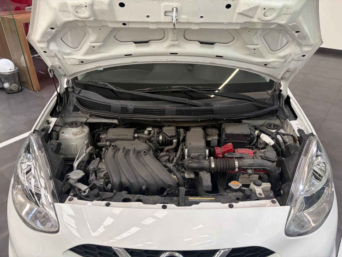 2018 Nissan March 5p Advance L4/1.6 Man