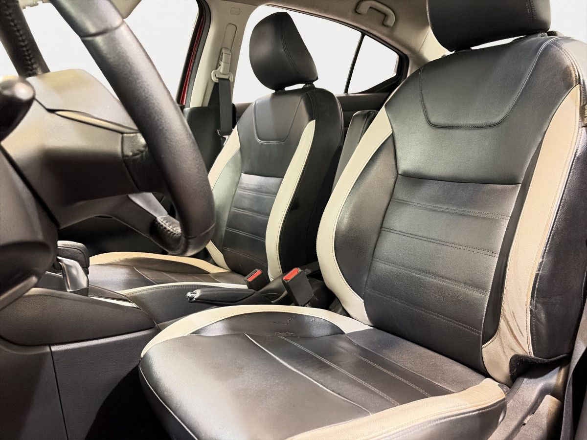 2021 Nissan Versa 4p Platinum L4/1.6 Aut