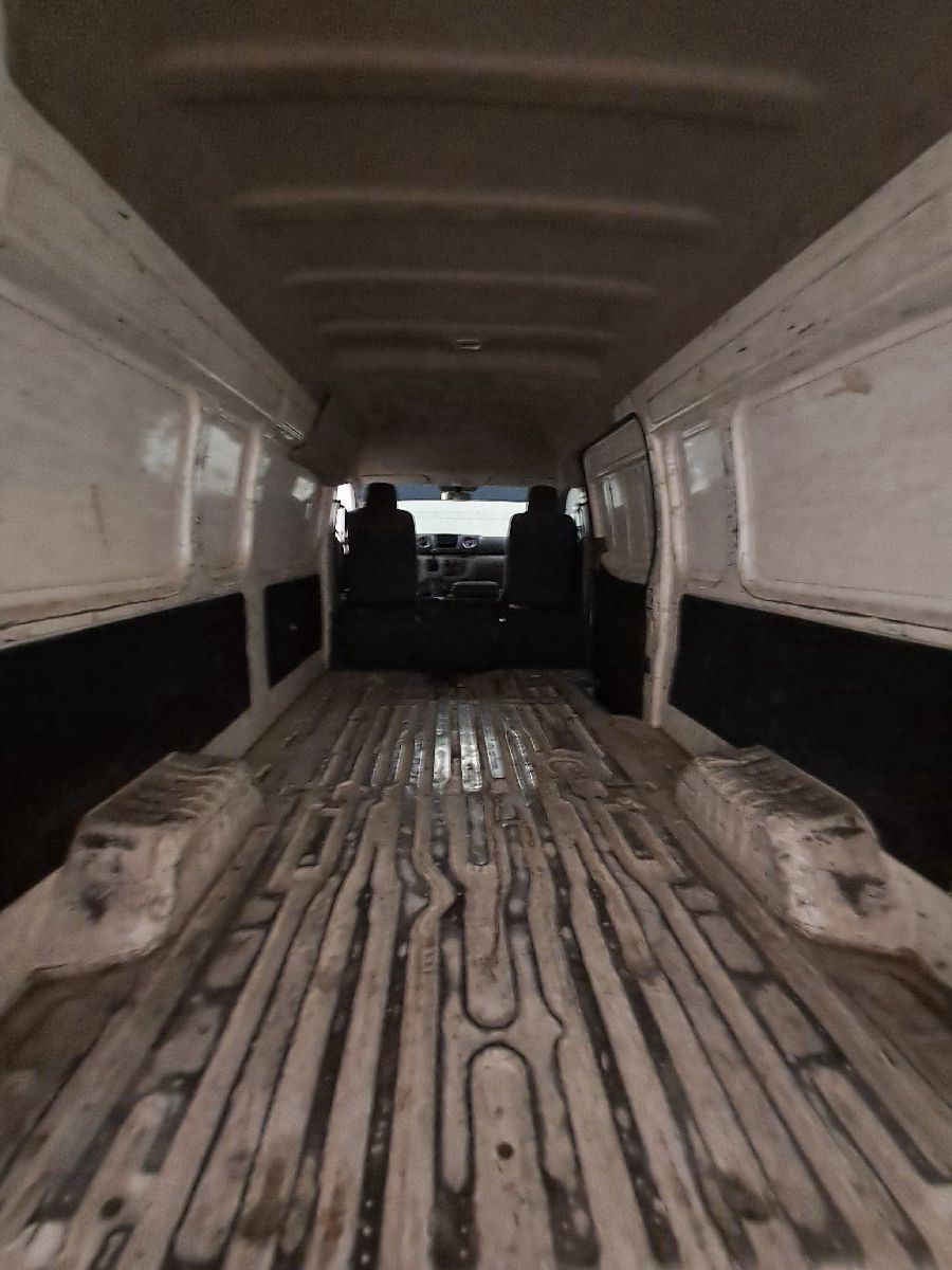 2020 Nissan Urvan 4p Amplia L4/2.5 Diesel Man 15/Pas P/Seg