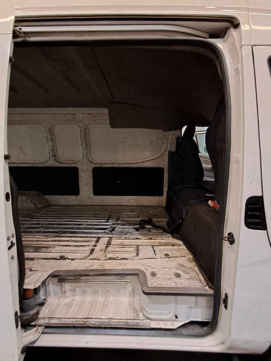 2020 Nissan Urvan 4p Amplia L4/2.5 Diesel Man 15/Pas P/Seg