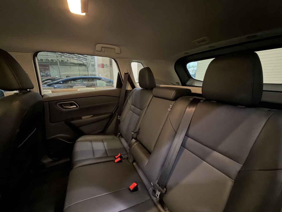 2025 Nissan X-Trail 5p Exclusive 2 Row L4/2.5 Aut