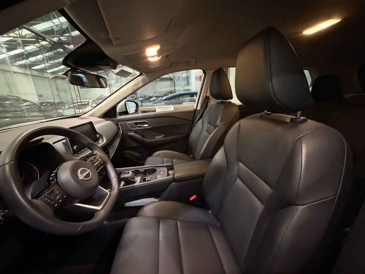 2025 Nissan X-Trail 5p Exclusive 2 Row L4/2.5 Aut